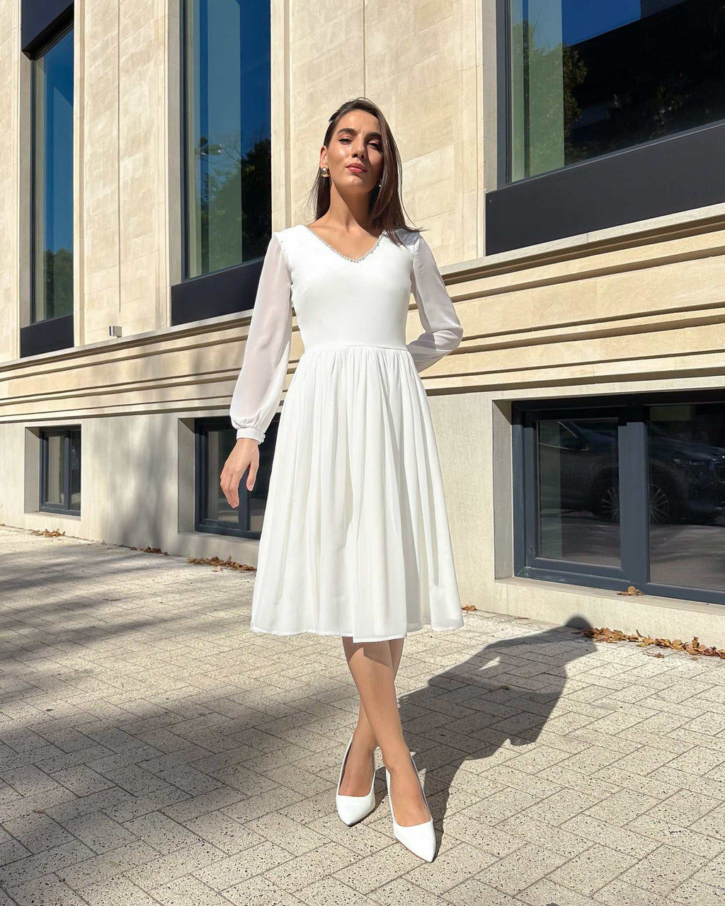 Rochie cununie civila cu mâneci lungi, decolteu elegant, ajustabilă, material semielastic, 110 cm lungime, ideală pentru cununie civilă.