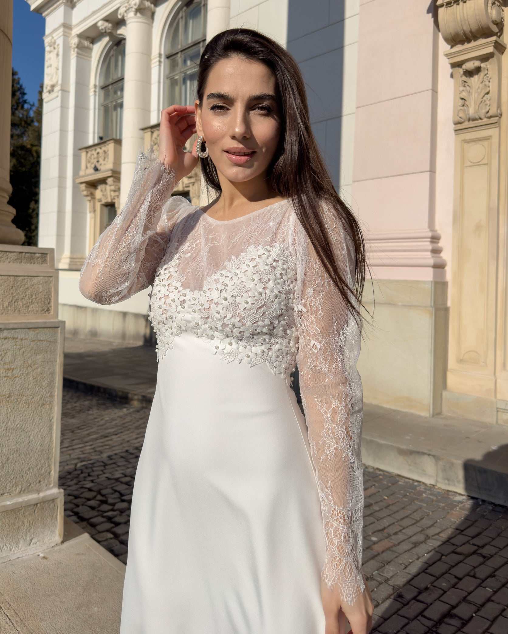 Vestido de novia elegante con mangas de encaje