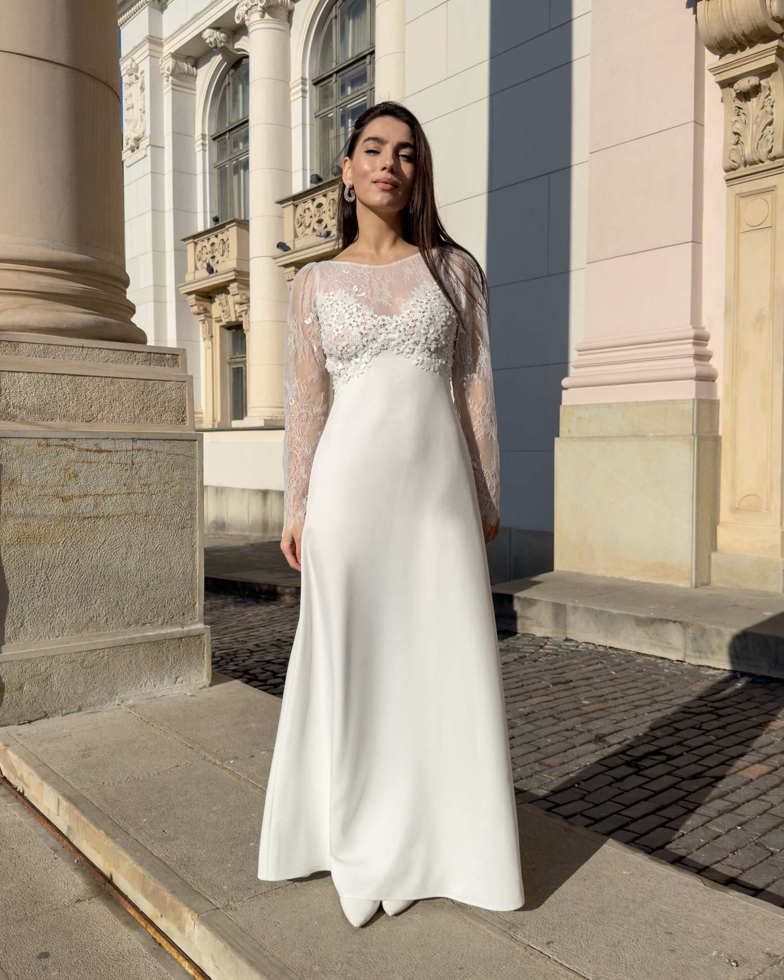 Vestido de novia elegante con mangas de encaje