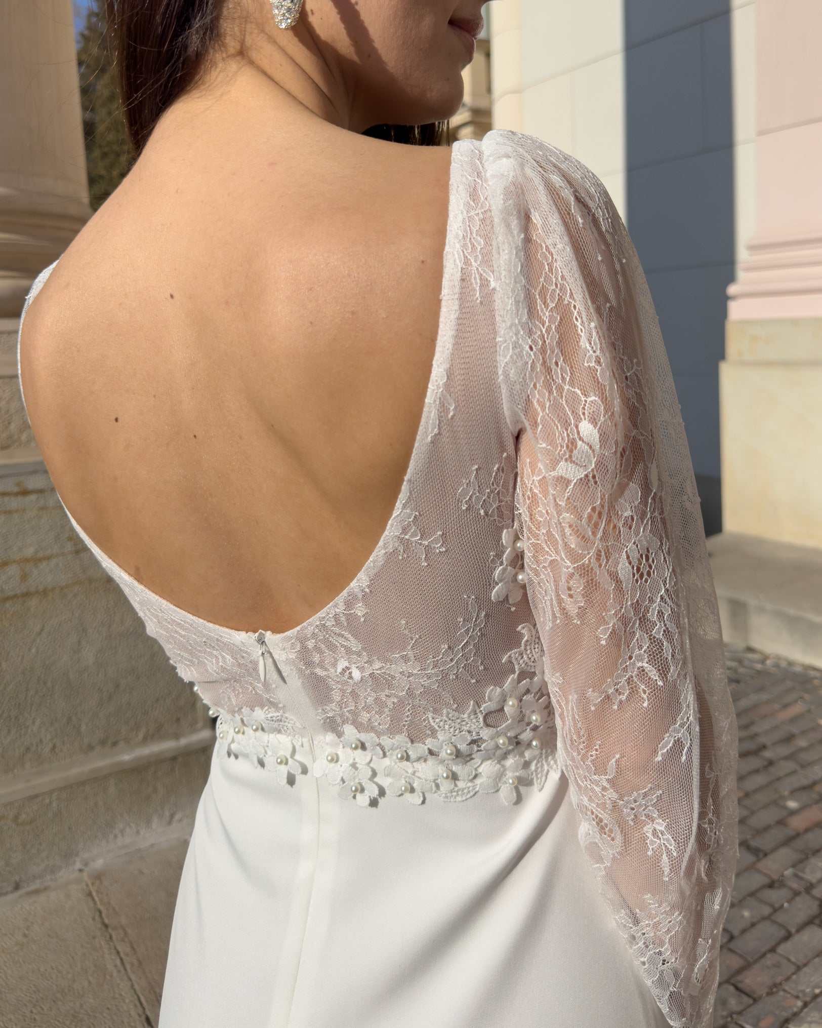 Vestido de novia elegante con mangas de encaje