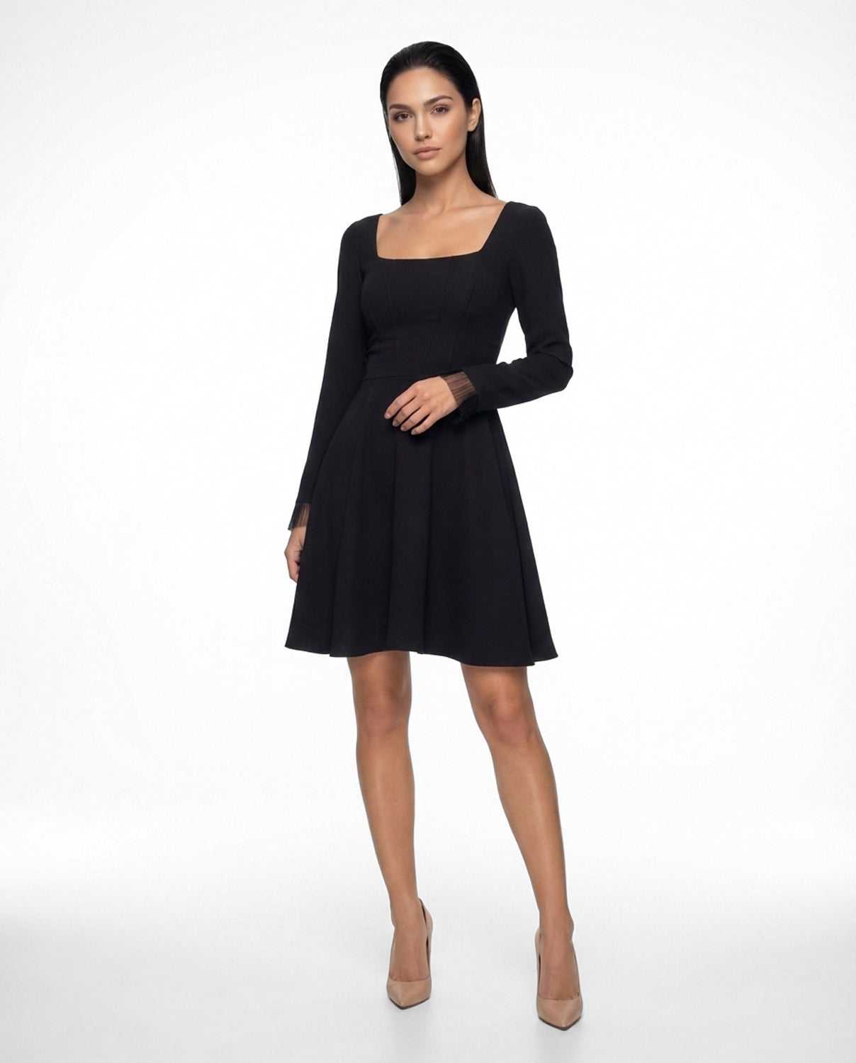 Vestido corto elegante casual negro con mangas largas