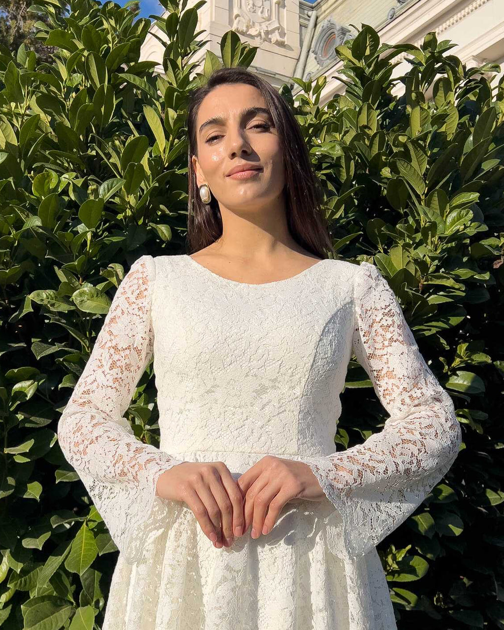 Vestido para ceremonia civil blanco midi con mangas de encaje