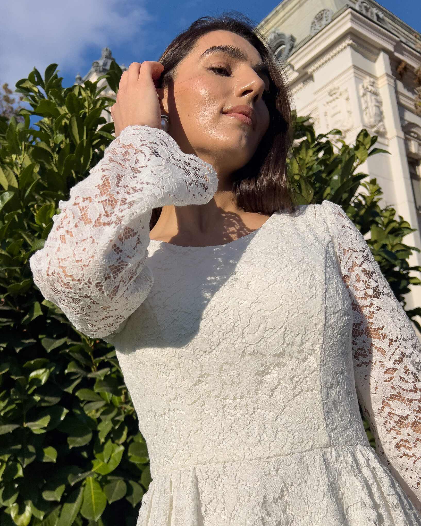 Vestido para ceremonia civil blanco midi con mangas de encaje