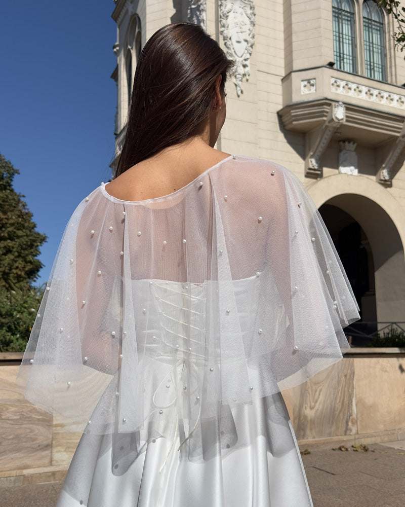 Bolero/capa de tul con perlas – cobertura delicada para vestidos de ceremonia