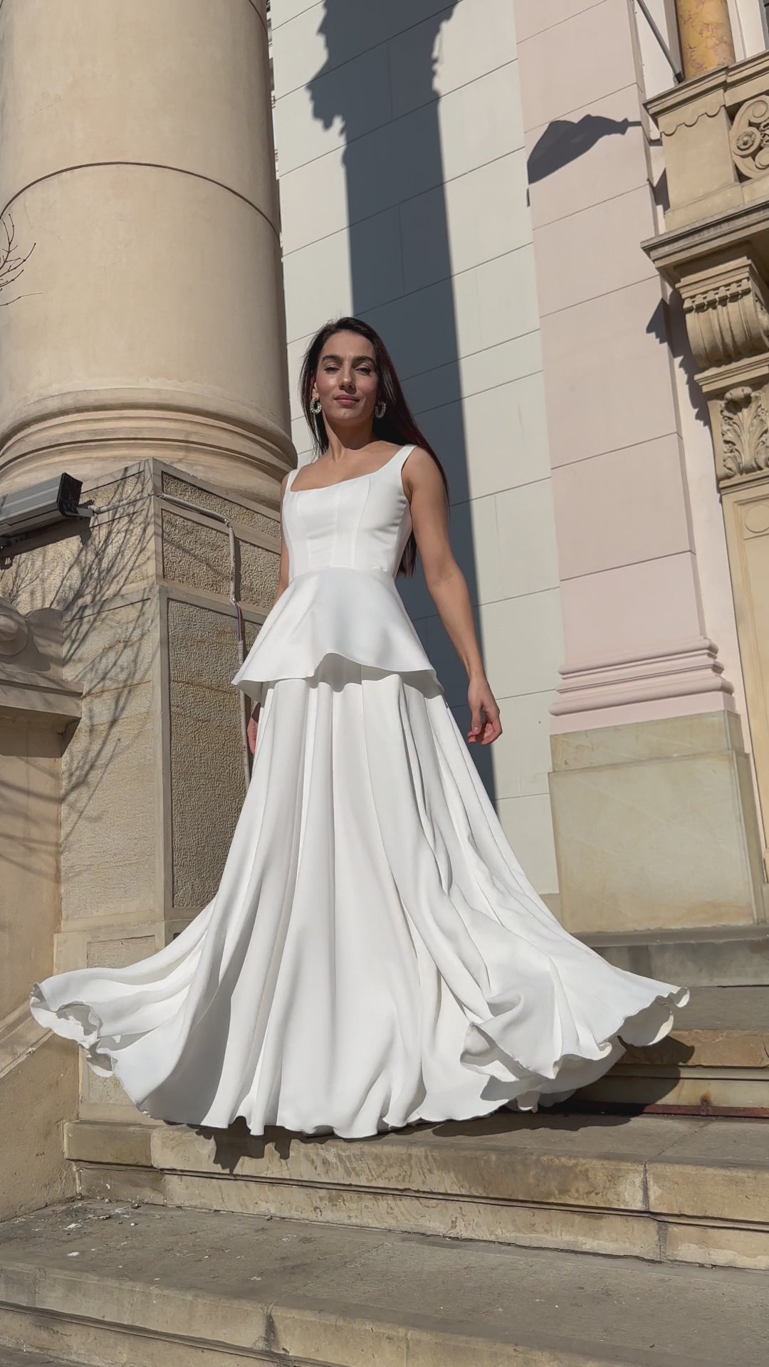 Vestido de novia con peplum desmontable